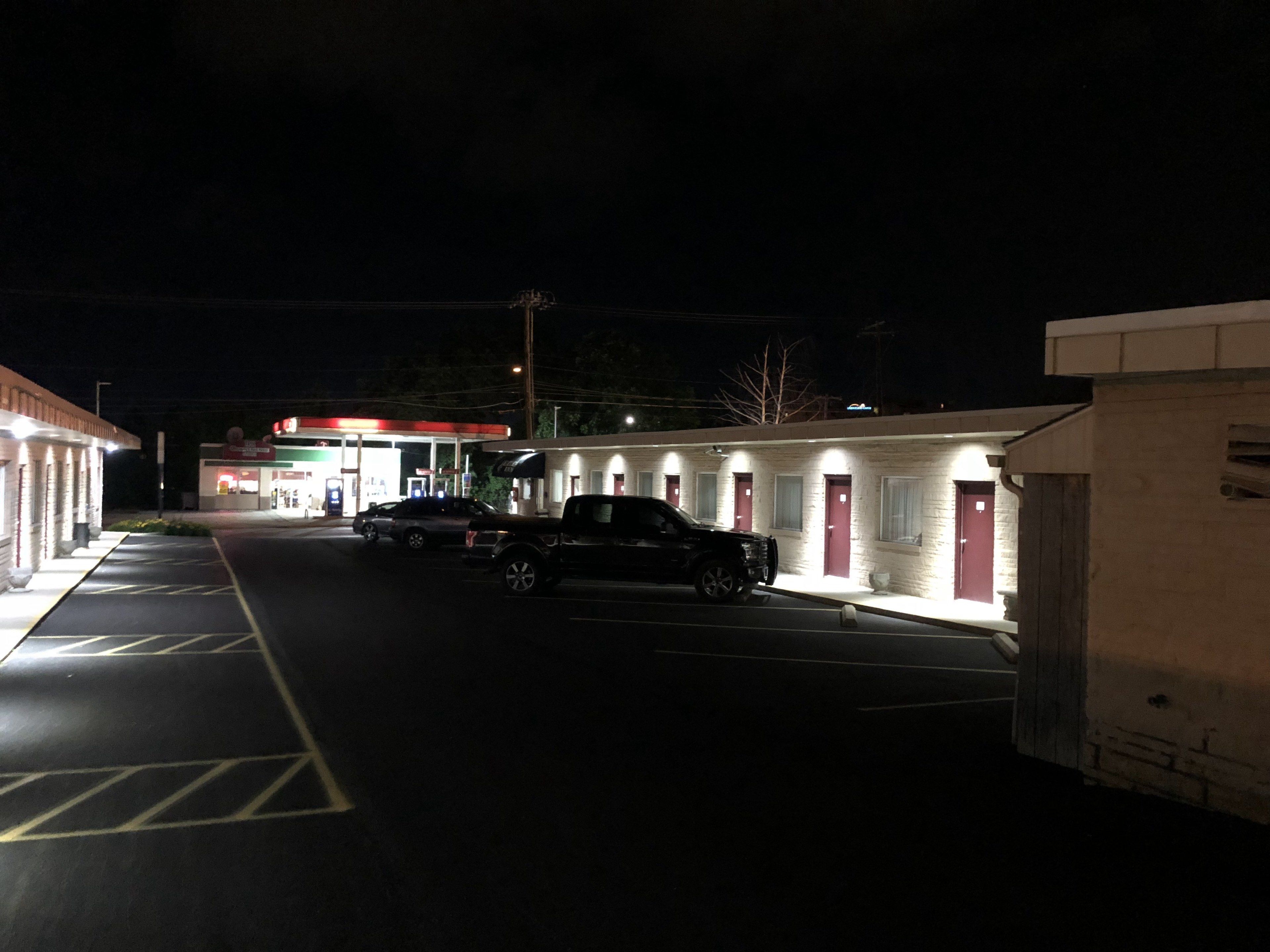 住宿正面 (夜晚)