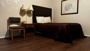 Habitación económica, 1 cama doble | Escritorio, sistema de insonorización, wifi gratis y ropa de cama