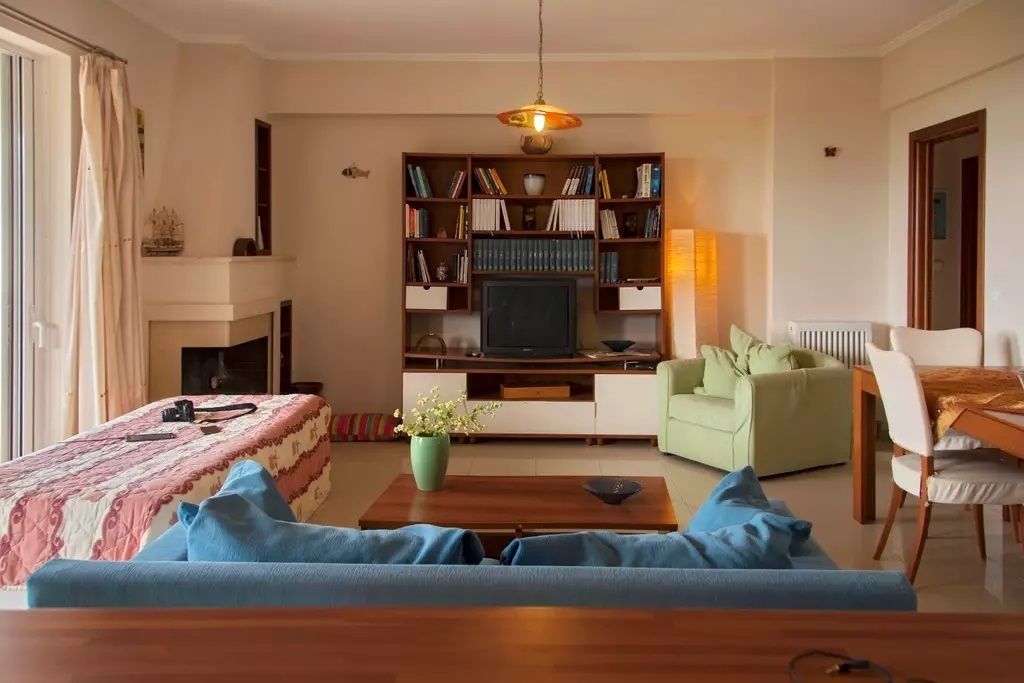 Apartment | Living room | Flat-screen TV