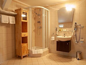 Standard Double Room | Bathroom