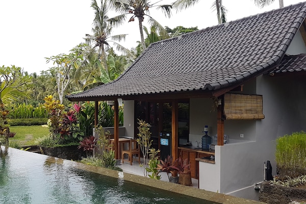 Deluxe Double Room, 1 Queen Bed | Balcony