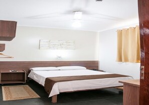 Standard Single Room, 1 Double Bed, Smoking | Desk, free WiFi, bed sheets, wheelchair access - Alves Hotel (Marilia)