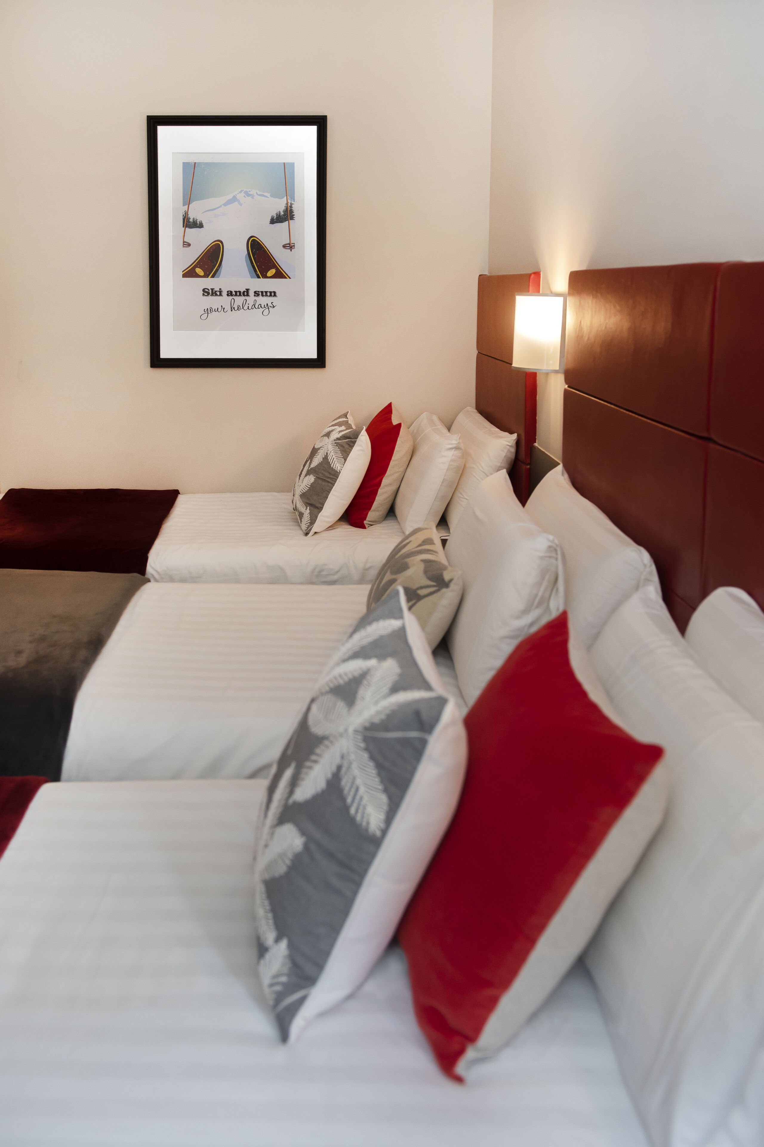 triple room, 3 single beds, non smoking | 1 bedroom, in-room safe, desk, soundproofing