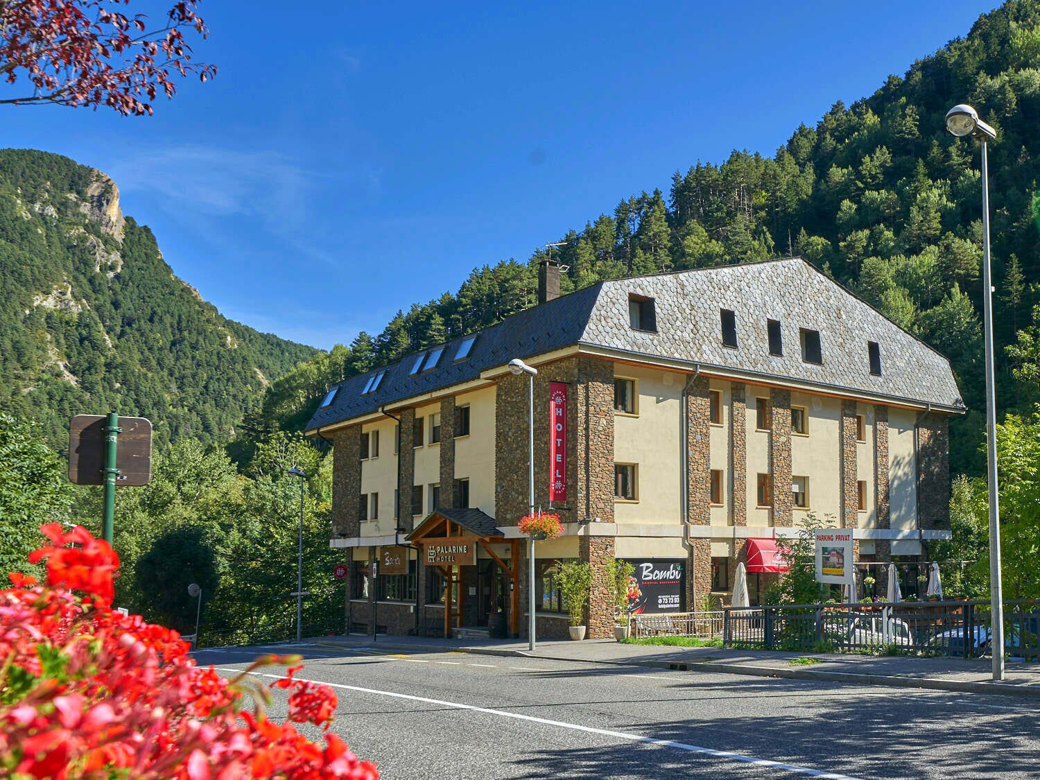 Façana frontal de l'allotjament