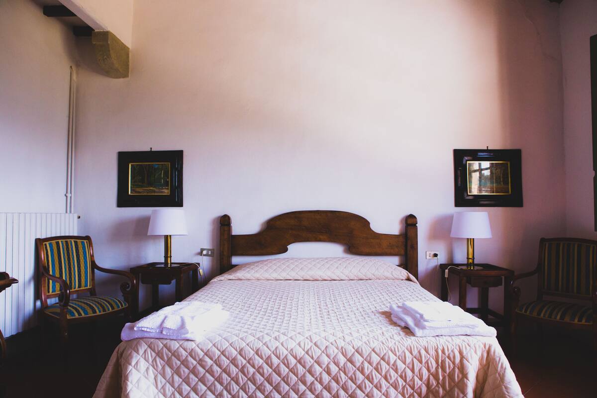 Free WiFi, bed sheets