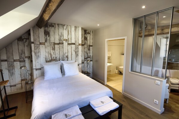 Apartment, 1 Bedroom (L'atelier) | Free minibar, blackout drapes, soundproofing, iron/ironing board