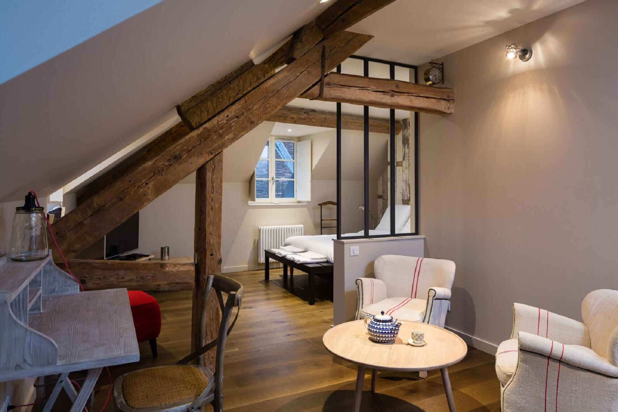 Free minibar, blackout curtains, soundproofing