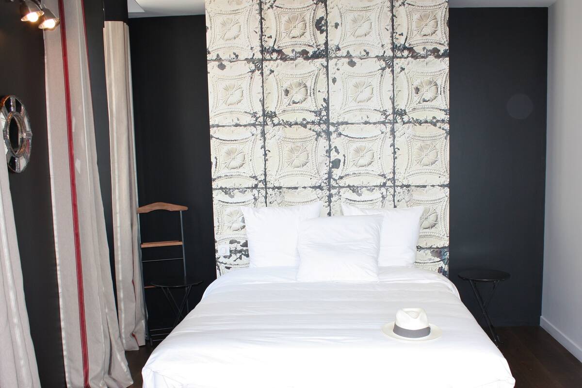 Leilighet, 1 soverom (Le Ptit bistrot) | Minibar (inkludert), blendingsgardiner, lydisolert og strykejern/-brett