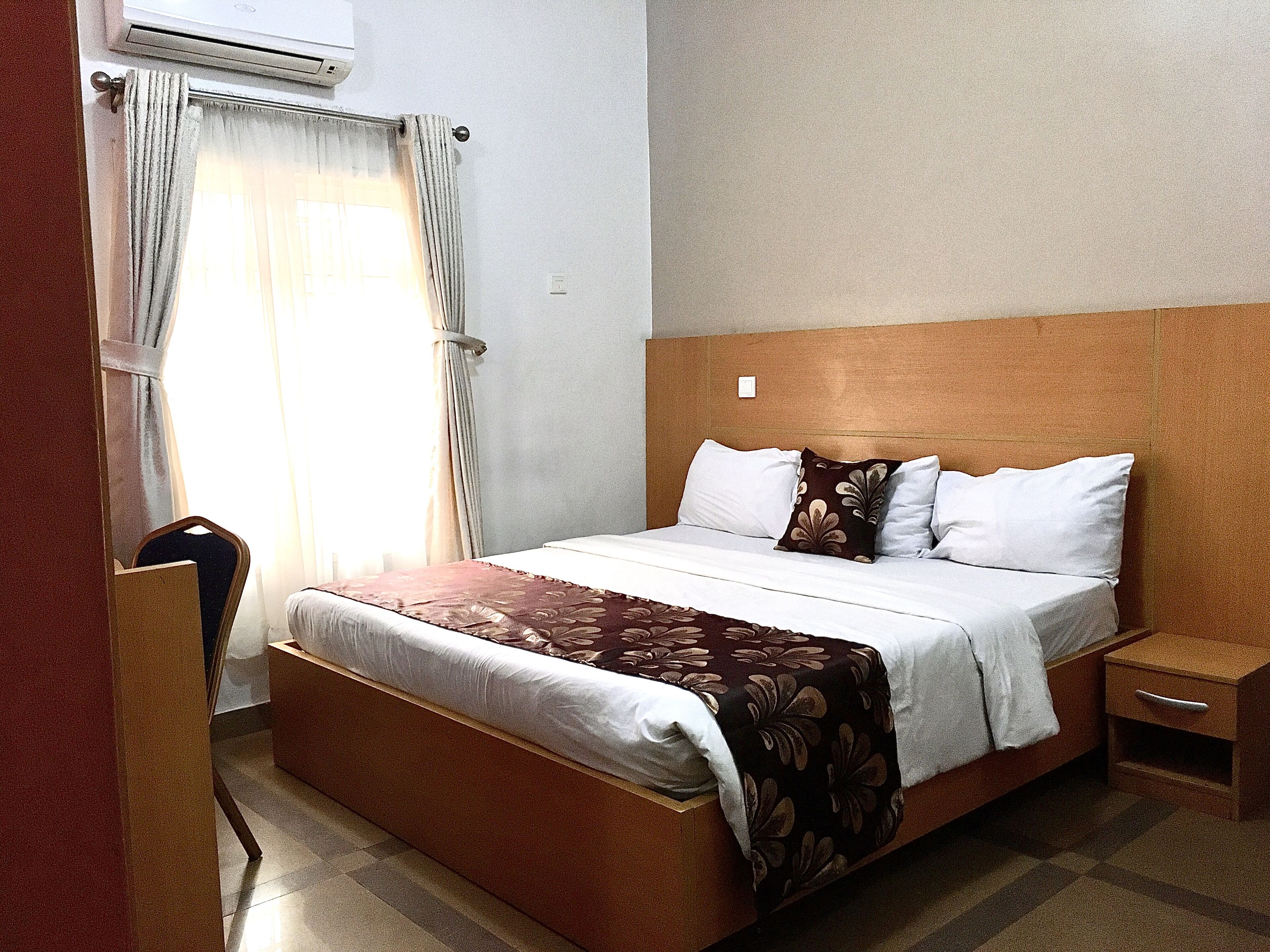 Executive Double Room (2) | Escritorio, cortinas opacas, sistema de insonorización