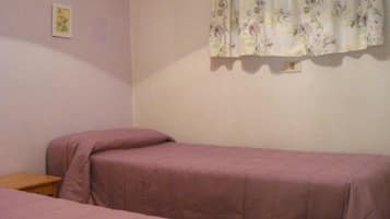 Bungalow (4 People) | Cunas y ropa de cama