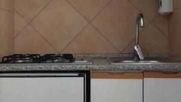 Refrigerador, parrilla de estufa y cafetera de espresso