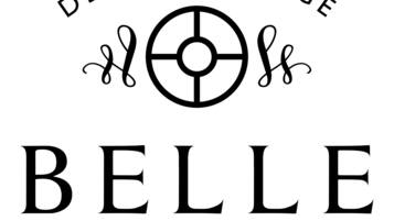 Logo for "DENVER VILLAGE BELL VUE GUEST HOUSE" med et stiliseret kompas og dekorative elementer.