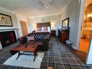 Egyptian cotton sheets, individually decorated, individually furnished