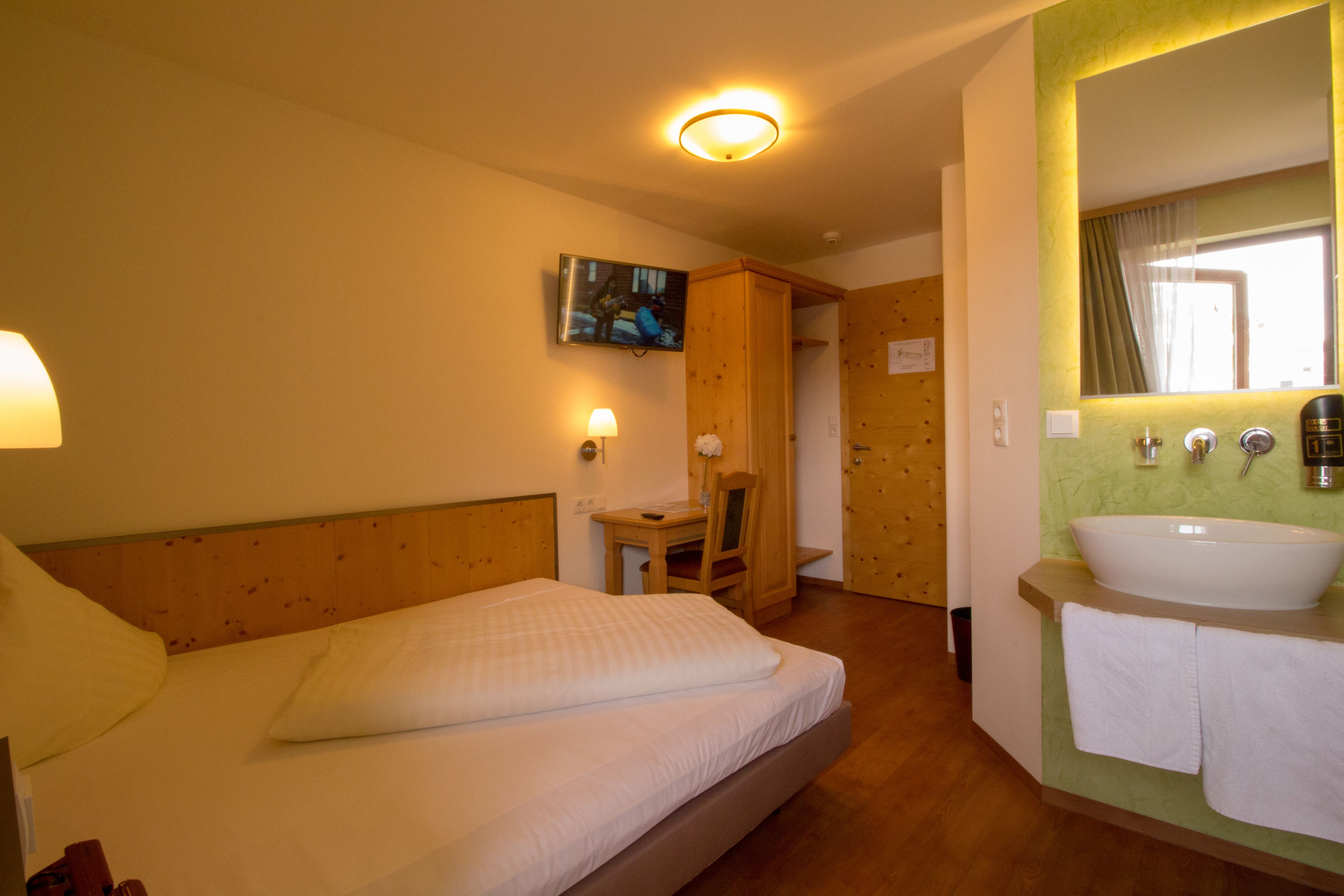 single room | in-room safe, desk, blackout curtains, soundproofing