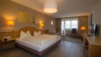 Junior Suite | In-room safe, desk, blackout curtains, soundproofing