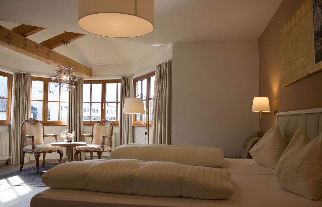 Junior Suite | In-room safe, desk, blackout curtains, soundproofing