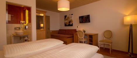 Superior Triple Room | In-room safe, desk, blackout drapes, soundproofing