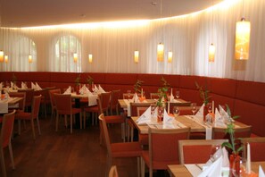 Breakfast, lunch, dinner served; local and international cuisine - Hotel Munde (Telfs)