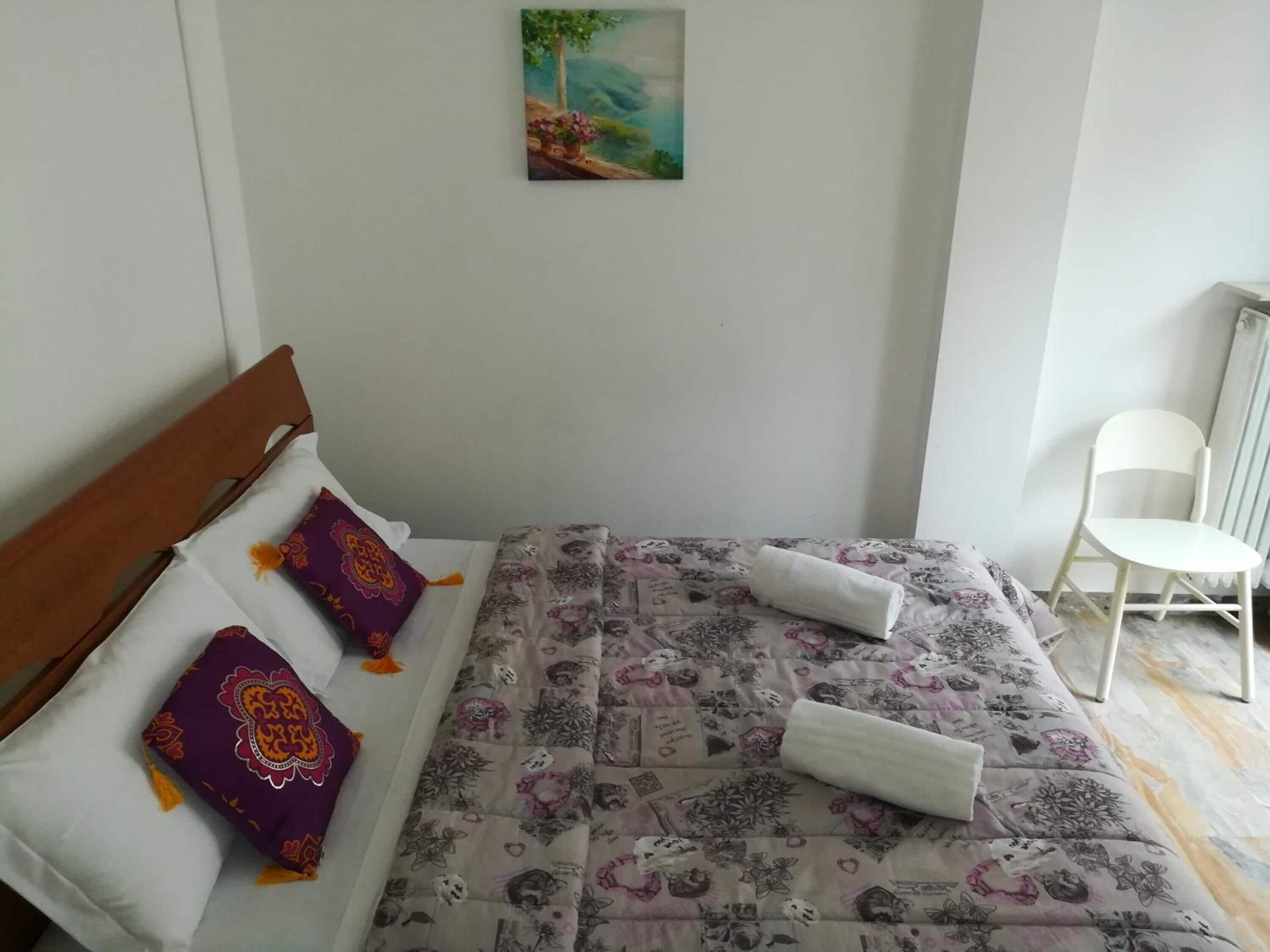 Ylelliset vuodevaatteet, työpöytä, ilmainen Wi-Fi, vuodevaatteet