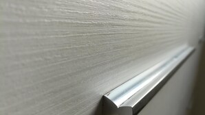 A close-up of a white door with a metallic handle and a textured surface. - Venice Agostino Guesthouse (Mestre)