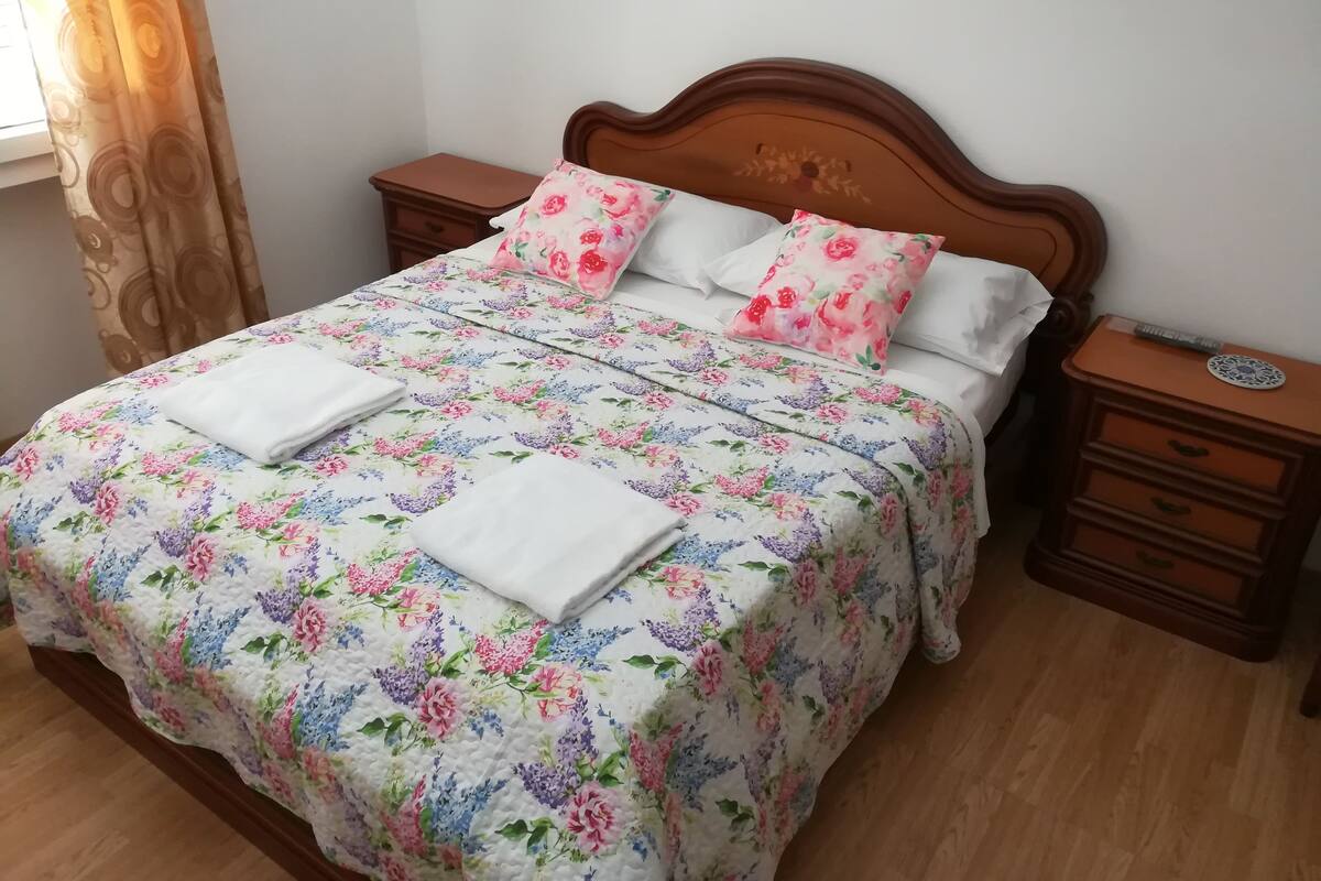 Phòng đôi hoặc 2 giường đơn Tiêu chuẩn, phòng tắm dùng chung | Bộ đồ giường cao cấp, bàn, truy cập Internet không dây miễn phí 