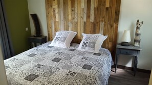 Individually decorated, individually furnished, bed sheets - Des Branches & Vous (Chateauneuf-sur-Isere)