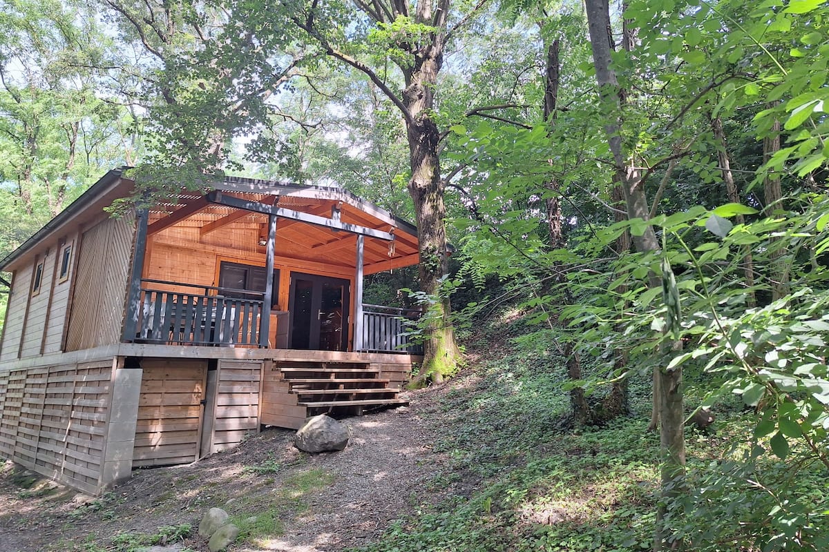 CABANE INSOLITE | In-room dining