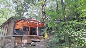 CABANE INSOLITE | In-room dining