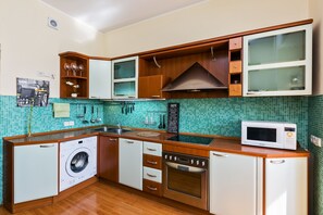 Classic Apartment, 1 Bedroom | Private kitchen | Fridge, microwave, oven, stovetop - Moscow City Apartments Boulevard Ring (Moscow)