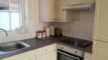 Apartment, 1 Bedroom, Ground Floor | Private kitchen