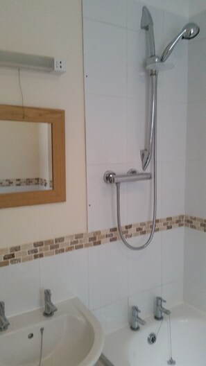 Apartment, 1 Bedroom, Ground Floor | Bathroom