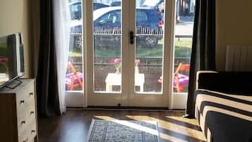 Apartment, 1 Bedroom, Ground Floor | Living area