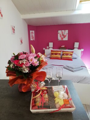 Premium bedding, down duvets, Select Comfort beds - Gîte le Pavachon (Les Epesses)