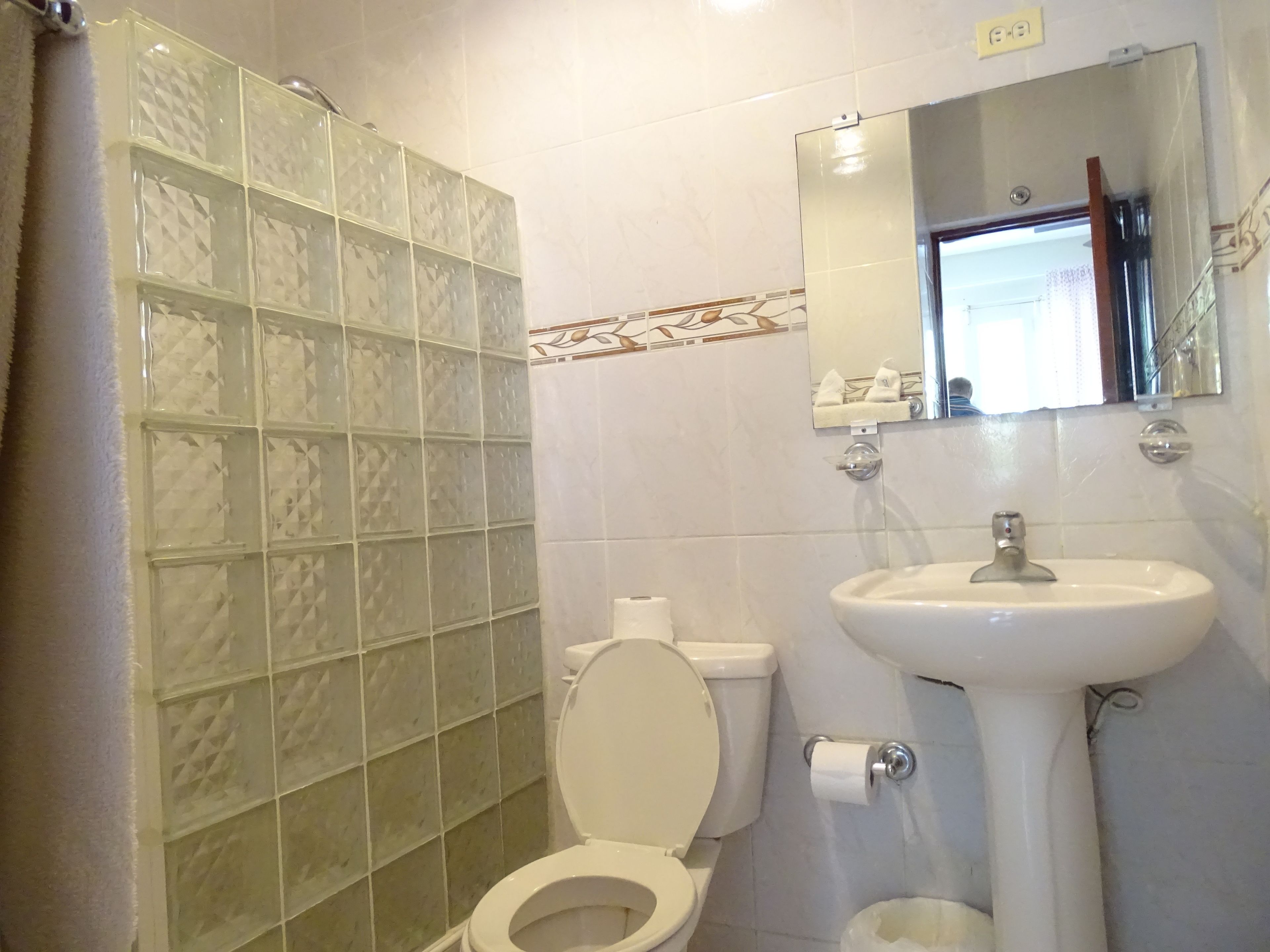 comfort double or twin room, 2 single beds, non smoking (422) | bathroom | shower, towels