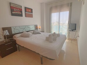 2 slaapkamers, een strijkplank/strijkijzer, gratis wifi, beddengoed