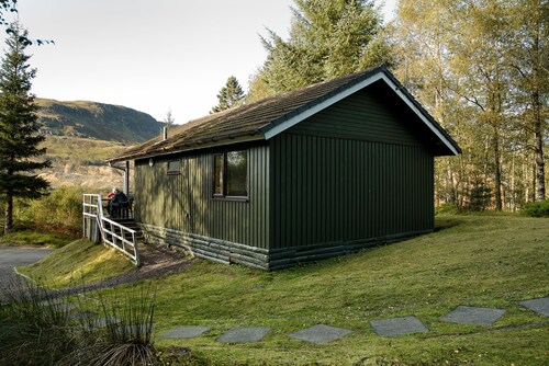 Beautiful 4 star 2 bedroom chalet with stunning loch and mountain views