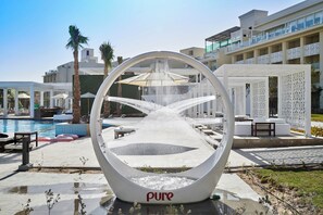 2 piscinas externas, guarda-sóis, espreguiçadeiras