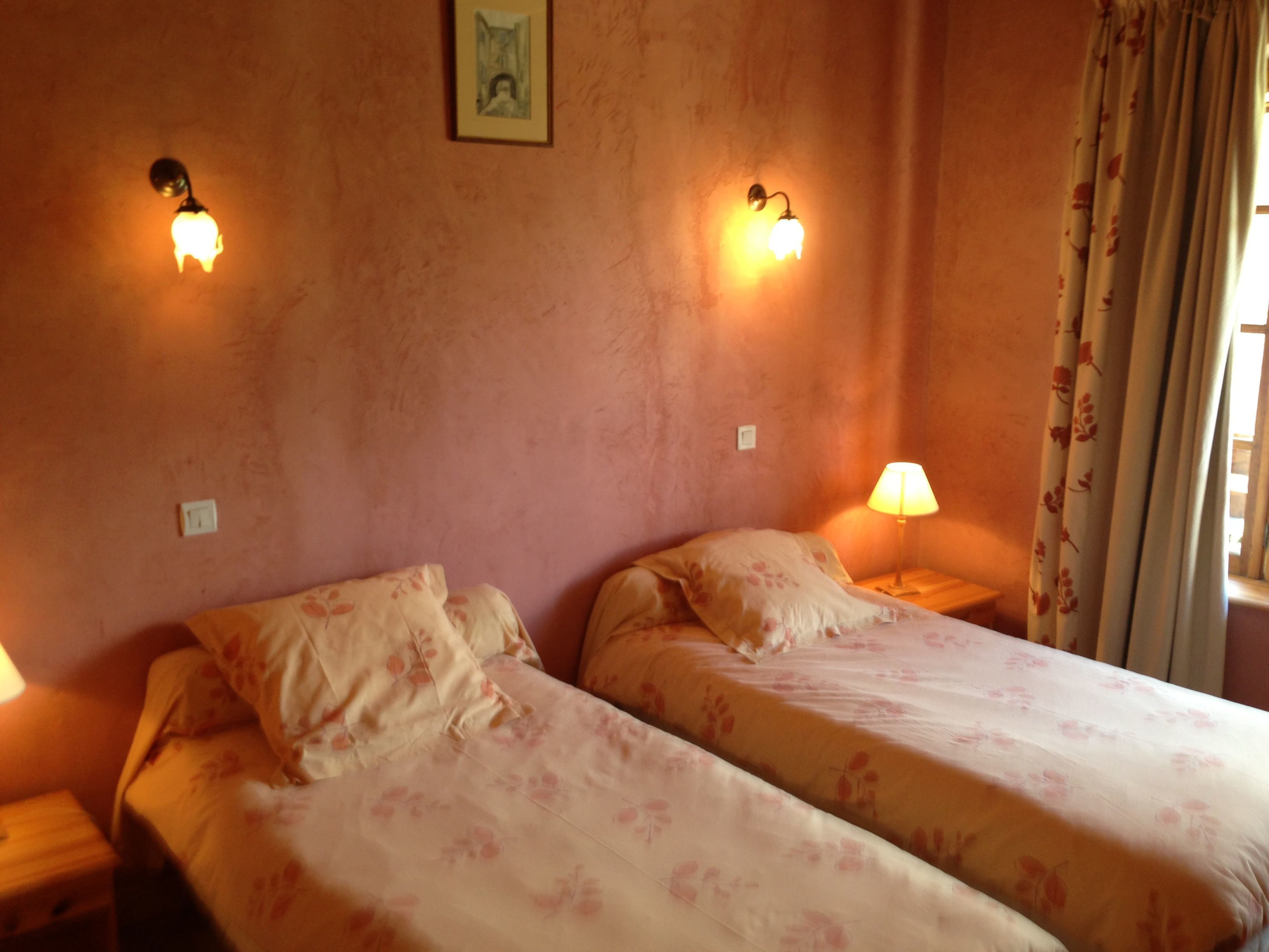 Zweibettzimmer | Individuell dekoriert, individuell eingerichtet, Bügeleisen/Bügelbrett