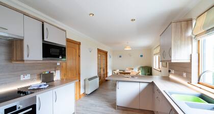 4 star, 4 bedroom, 3 bathroom Scottish cottage with sensational loch and mountain views