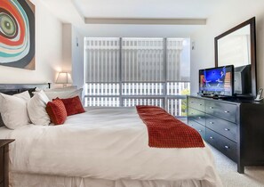 Luxury Apartment, 2 Bedrooms | 1 bedroom, individually decorated, individually furnished, desk - Bluebird Suites near National Airport (Arlington)