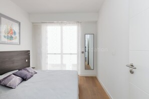 Silitysrauta/-lauta, ilmainen Wi-Fi, vuodevaatteet