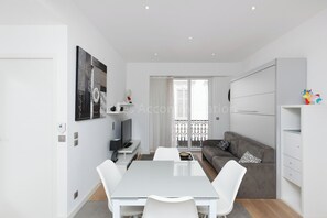 TV - Sparkle-2189-Contemporary one-bedroom flat in the city centre (Cannes)