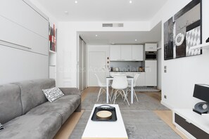 TV - Sparkle-2189-Contemporary one-bedroom flat in the city centre (Cannes)