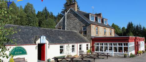 Vista frontal de la propiedad