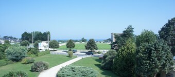 ampio studio 47m vista mare, splendidi servizi di decorazione, 2 stelle