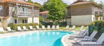 Charming family apartment for 4 people with swimming pool on the edge of Lake Aureilhan