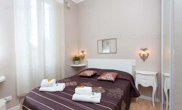 2 bedrooms, iron/ironing board, free WiFi, bed sheets