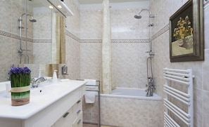 Baignoire, serviettes fournies