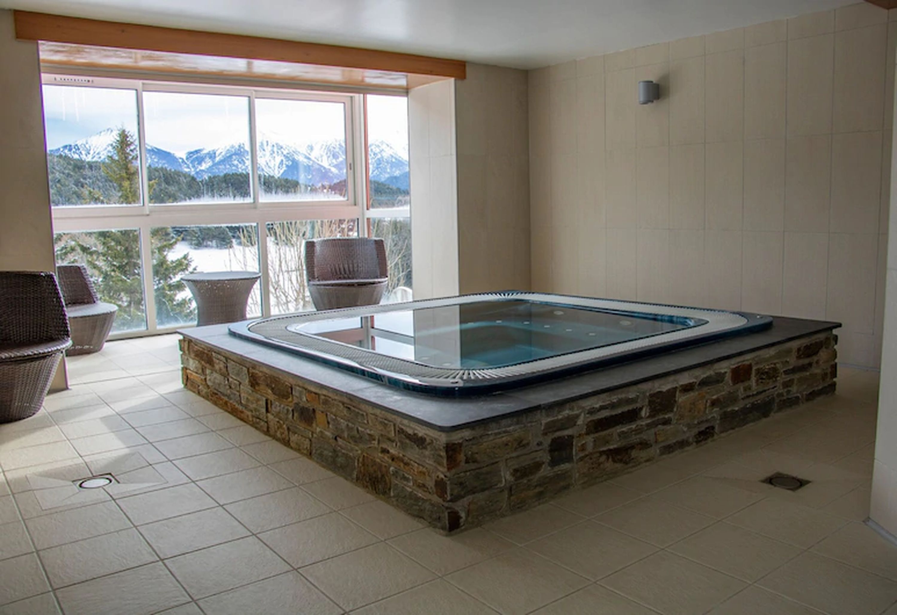 indoor spa tub