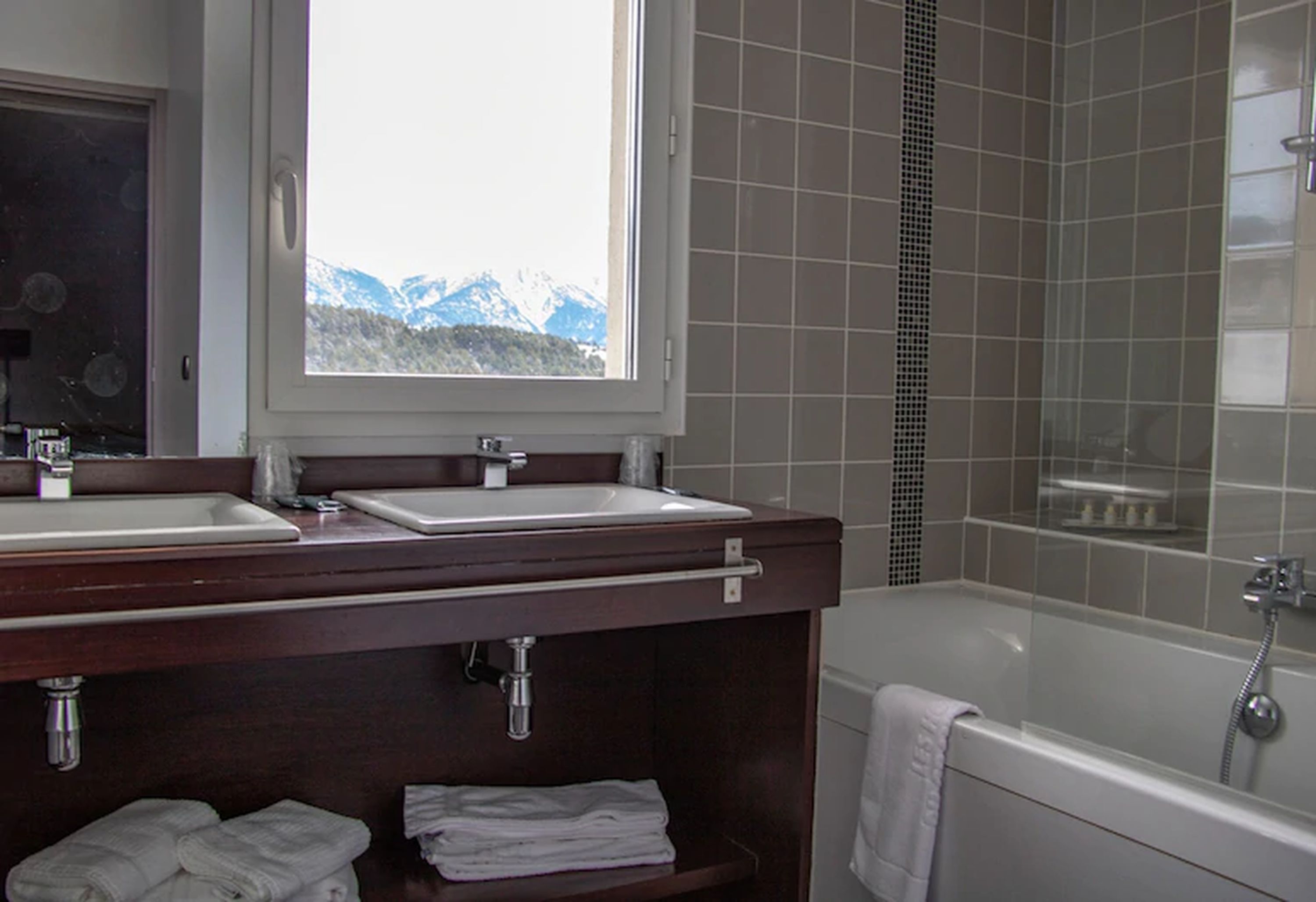 family suite | bathroom | free toiletries, hair dryer, towels
